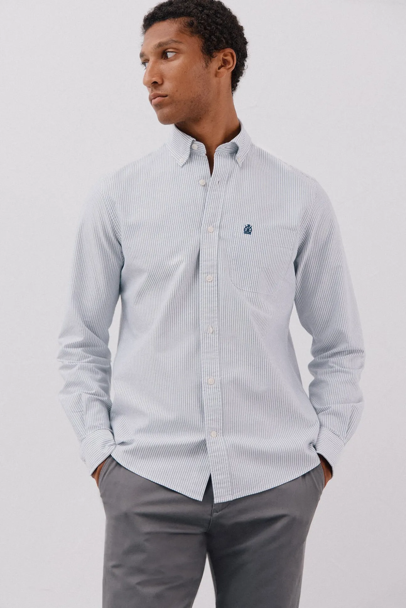 Camisa oxford listrada com vela