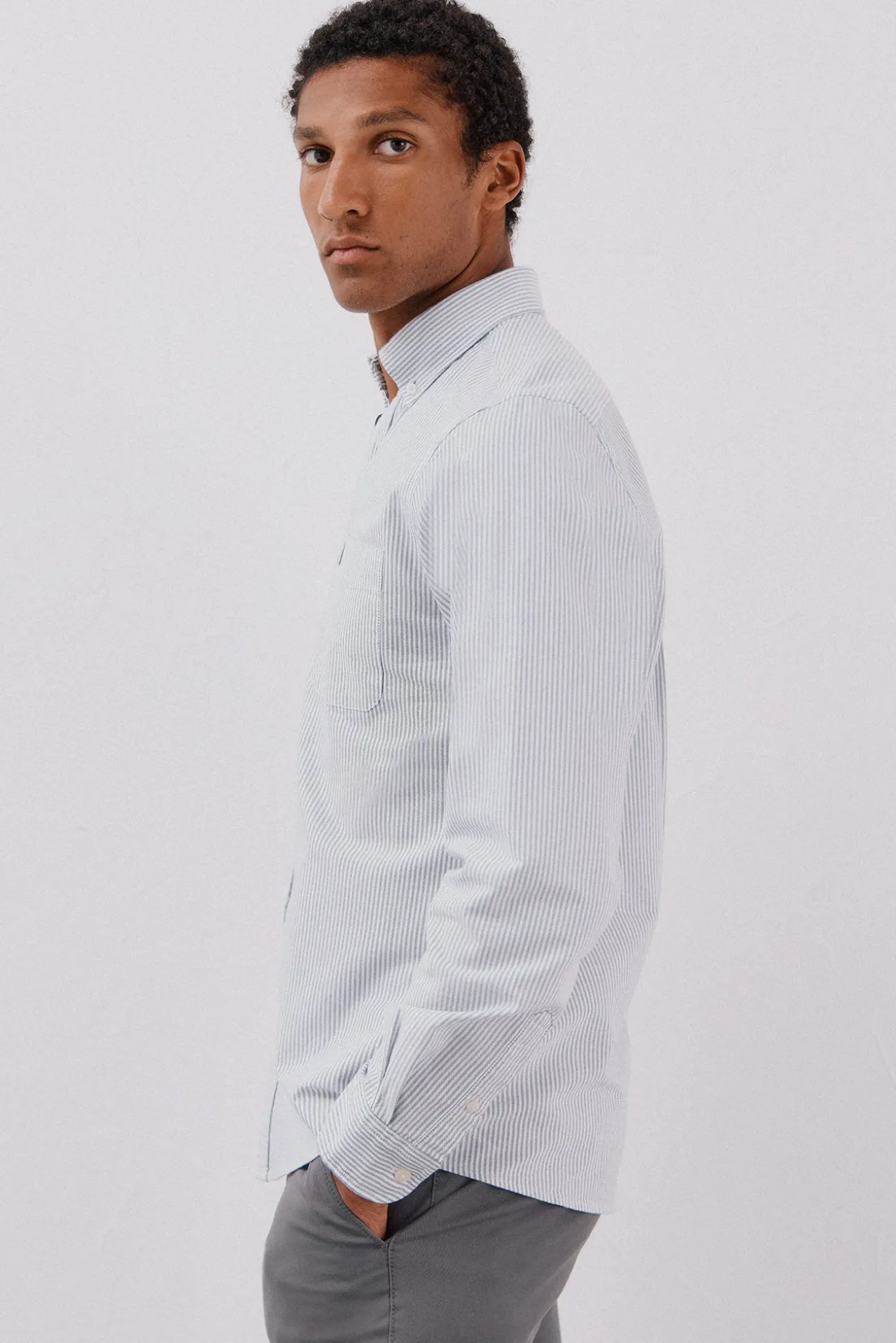 Camisa oxford listrada com vela