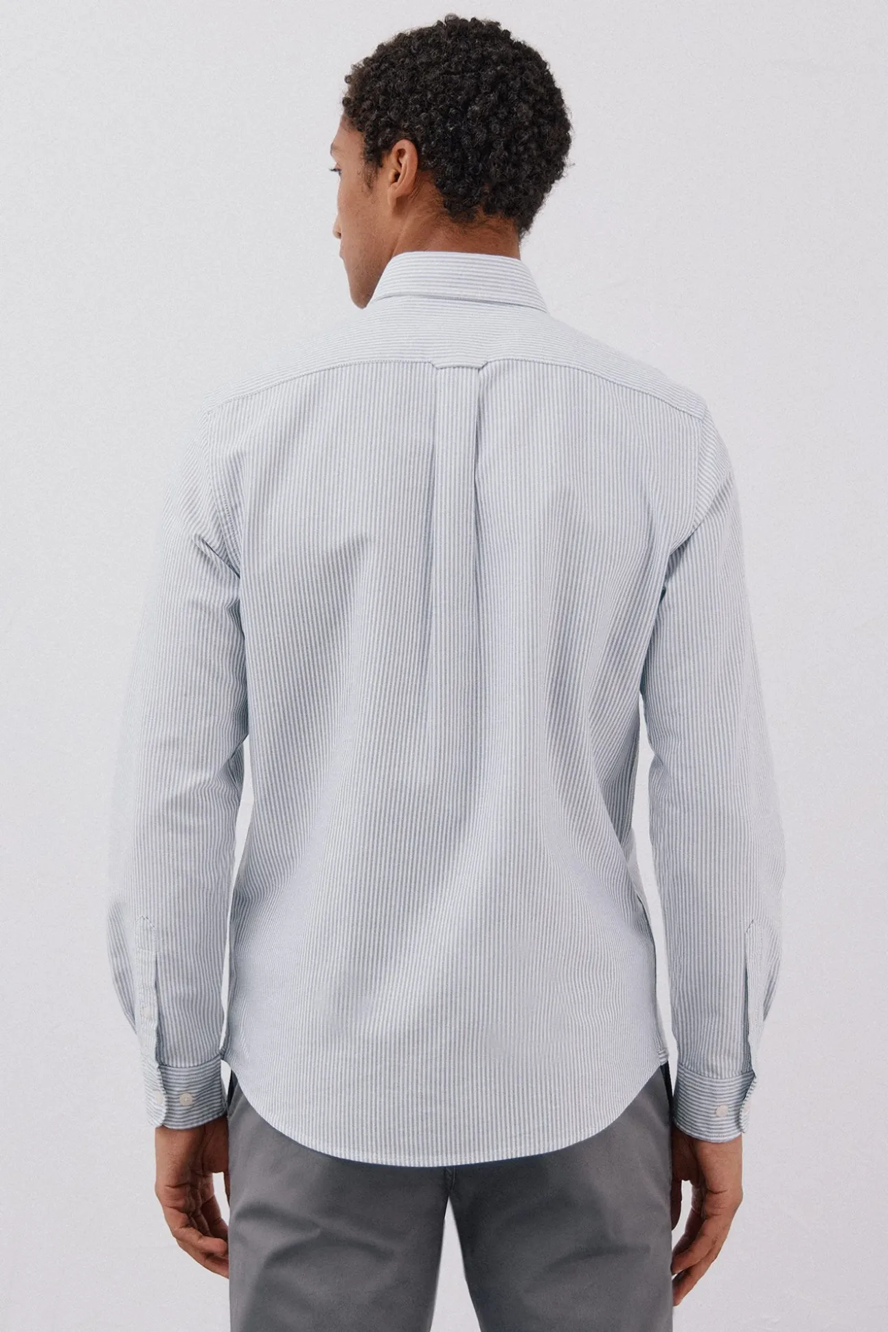 Camisa oxford listrada com vela