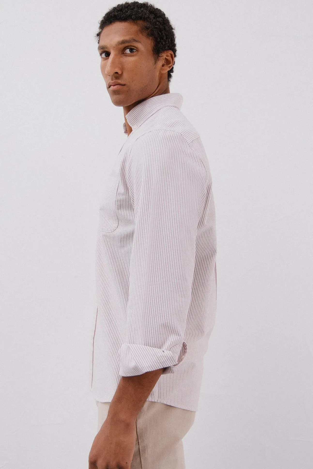 Camisa oxford listrada com vela