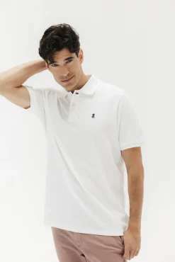 Camisa polo lavada com bordado contrastante