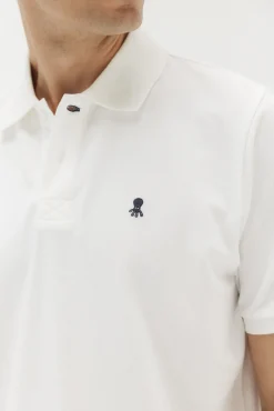 Camisa polo lavada com bordado contrastante