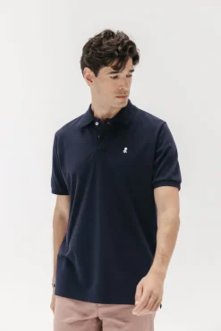 Camisa polo lavada com bordado contrastante