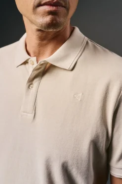 Camisa polo piqué lavada com bordado de avião