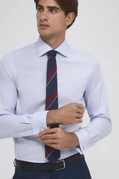 Camisa social com botões de punho, não resistente ao ferro e às manchas, corte simples e à medida