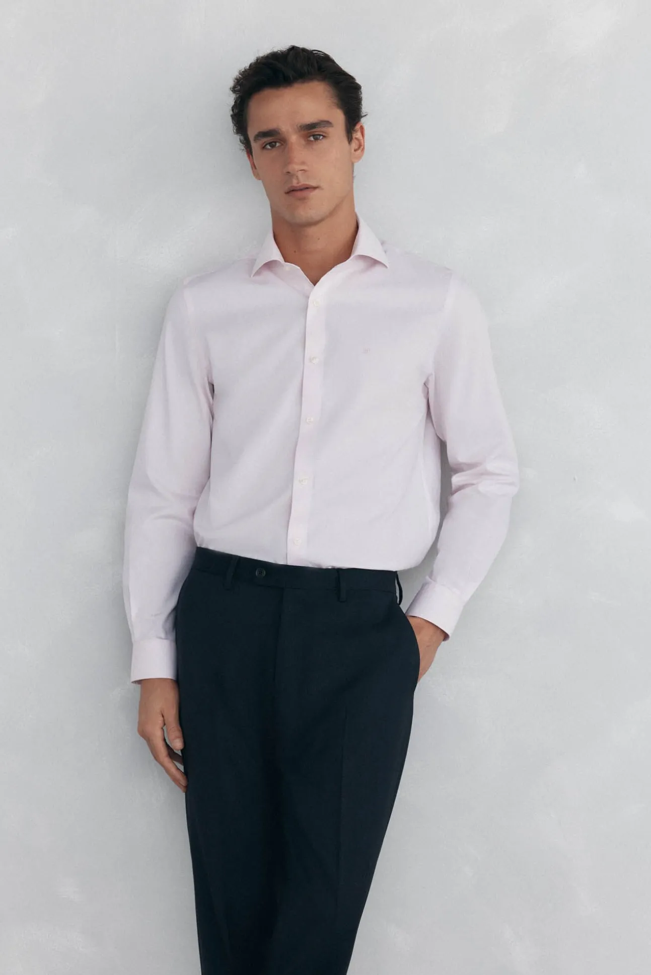 Camisa social lisa que não pode ser passada a ferro + resistente a manchas