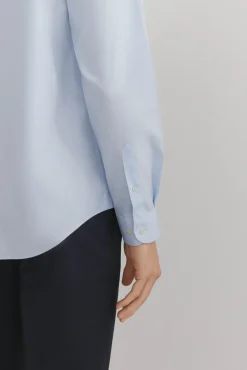 Camisa social lisa que não pode ser passada a ferro + resistente a manchas