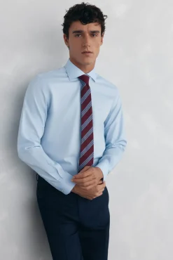 Camisa social lisa que não pode ser passada a ferro + resistente a manchas