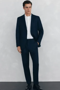 Camisa social lisa, slim fit, resistente a manchas e não engomada