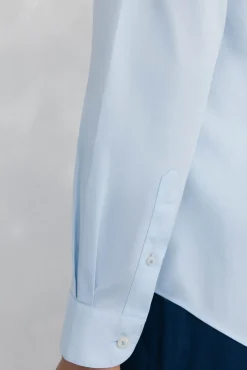 Camisa social lisa, slim fit, resistente a manchas e não engomada