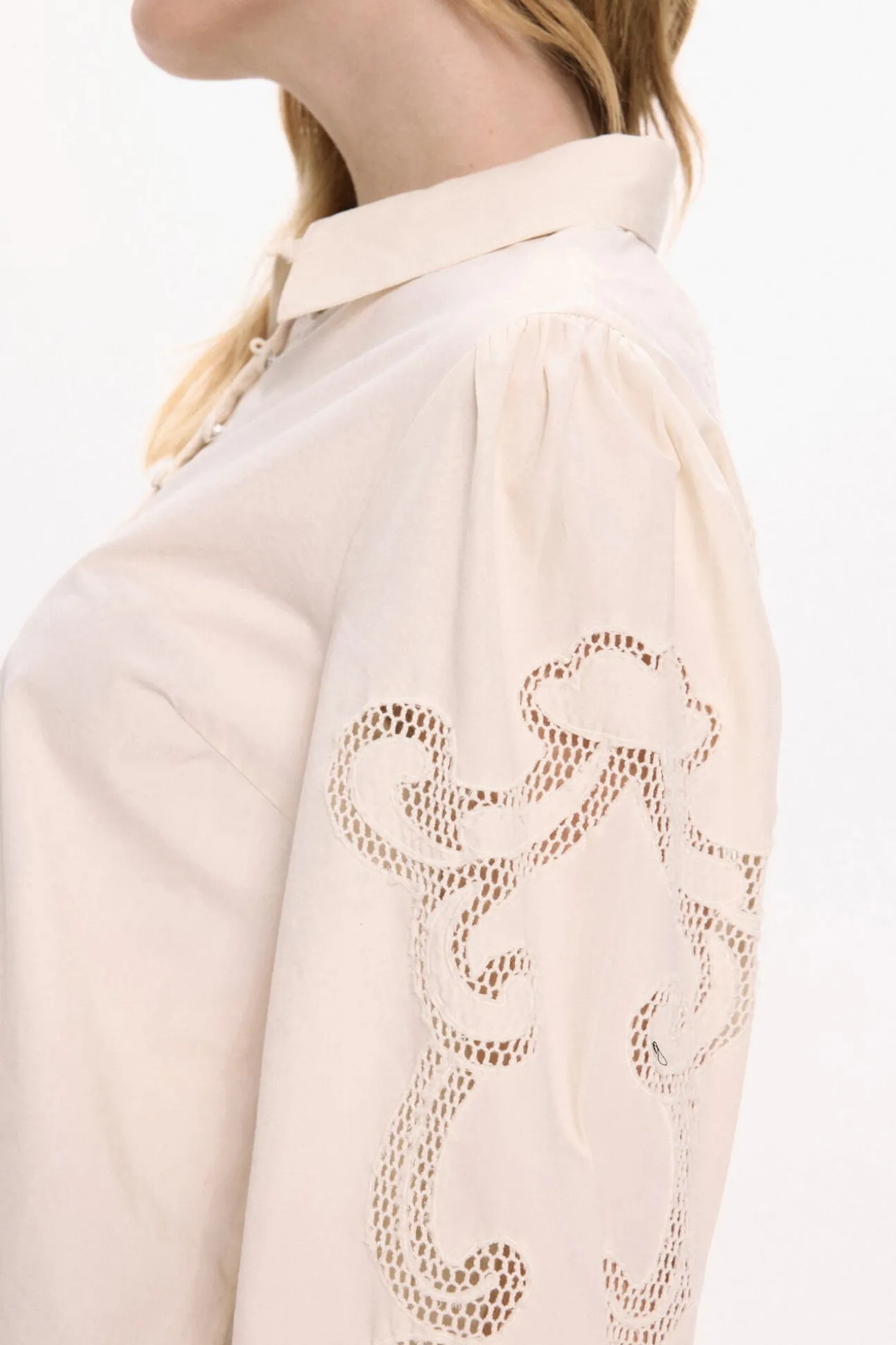 Camisa vazada de algodão orgânico