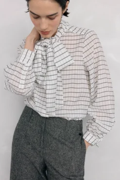 Camisa xadrez com laçada
