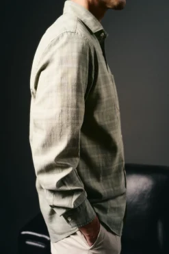 Camisa xadrez tingida