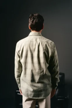 Camisa xadrez tingida