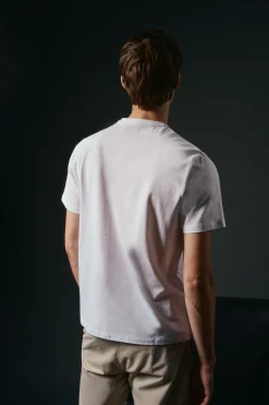 Camiseta básica com bordado de avião
