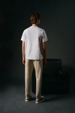 Camiseta básica com bordado de avião