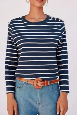 Camiseta básica com botões dourados