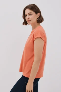 Camiseta básica com gola mao negada