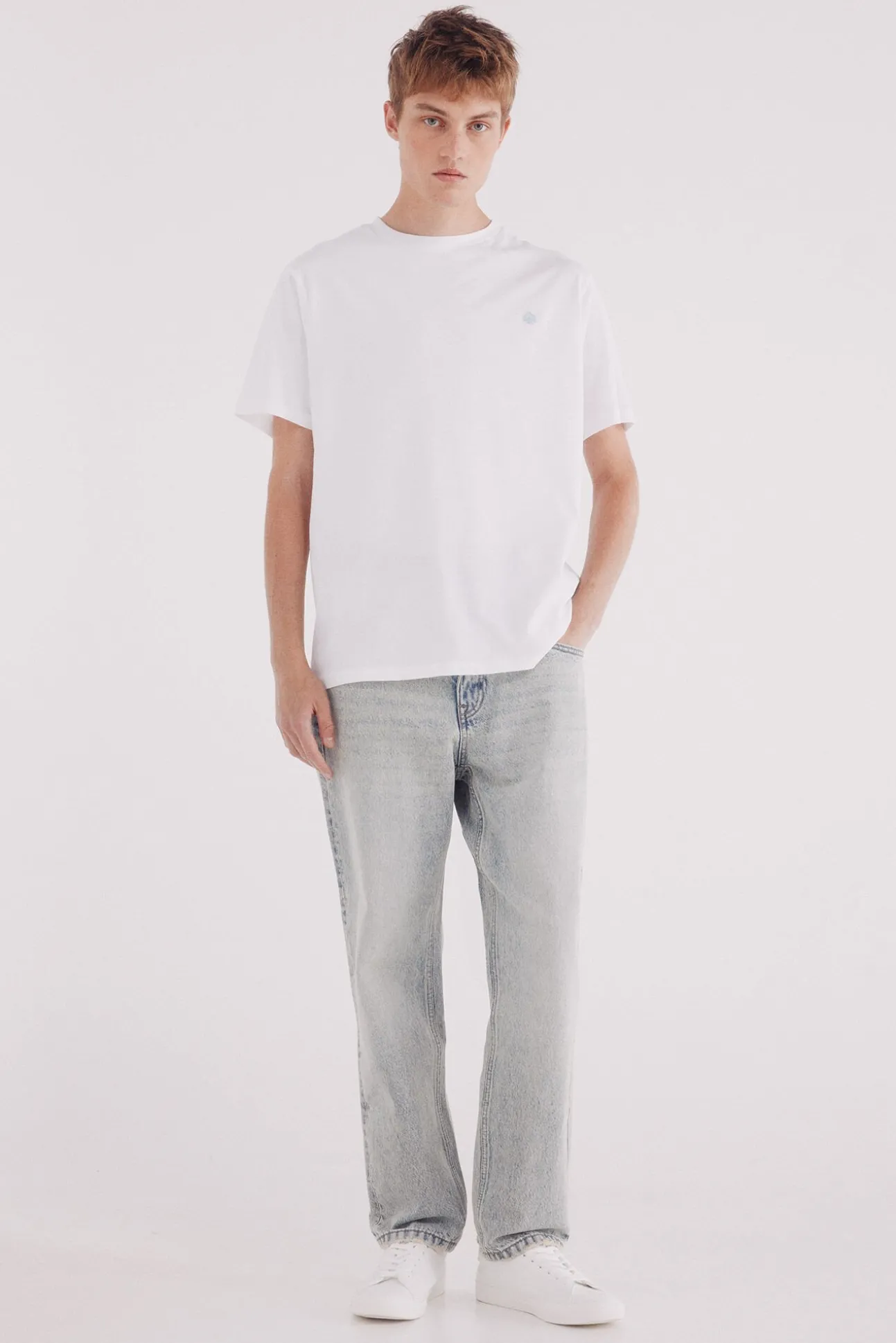 Camiseta básica com gola redonda
