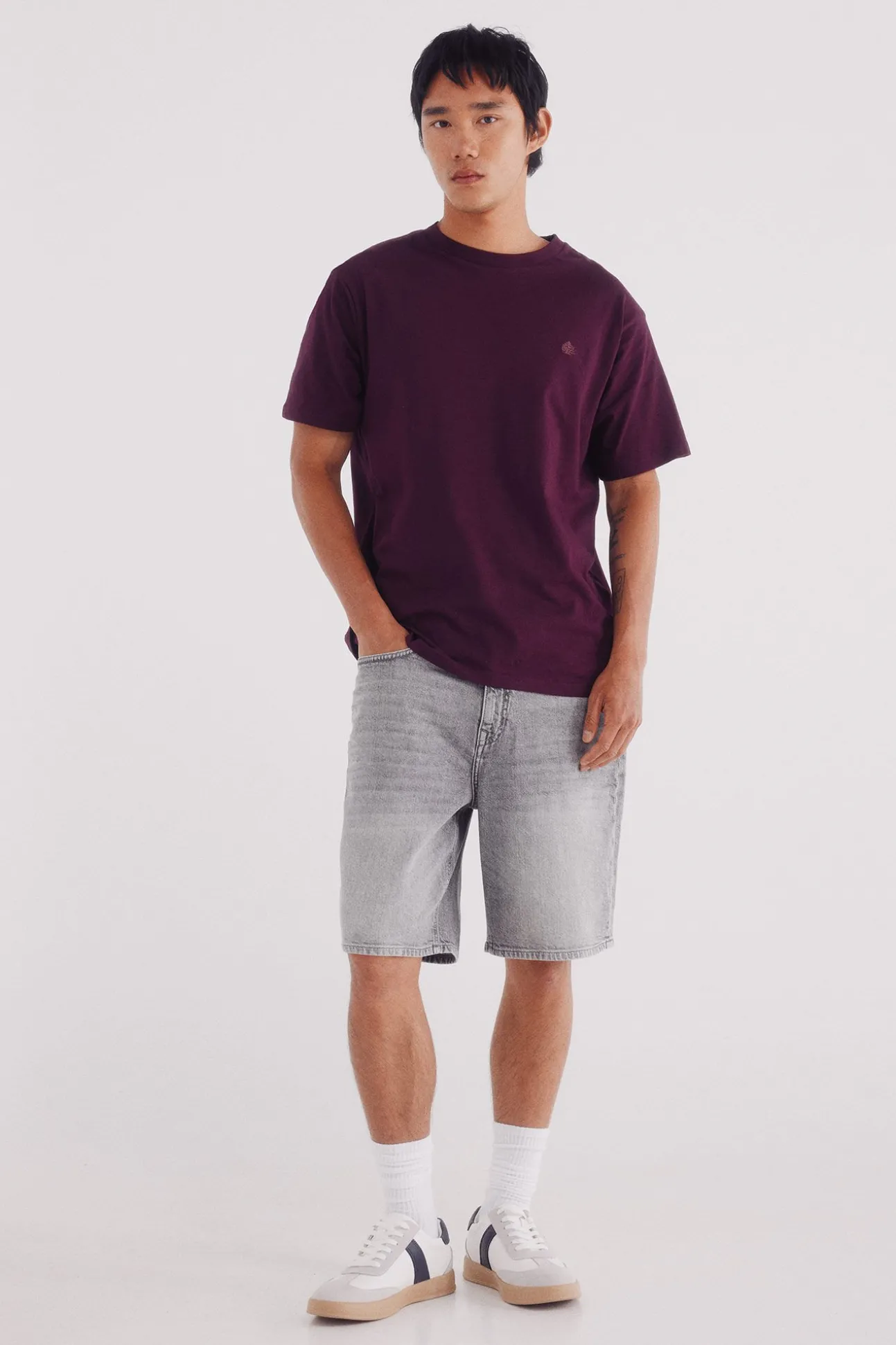 Camiseta básica com gola redonda