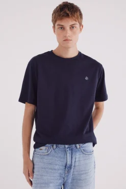 Camiseta básica com gola redonda