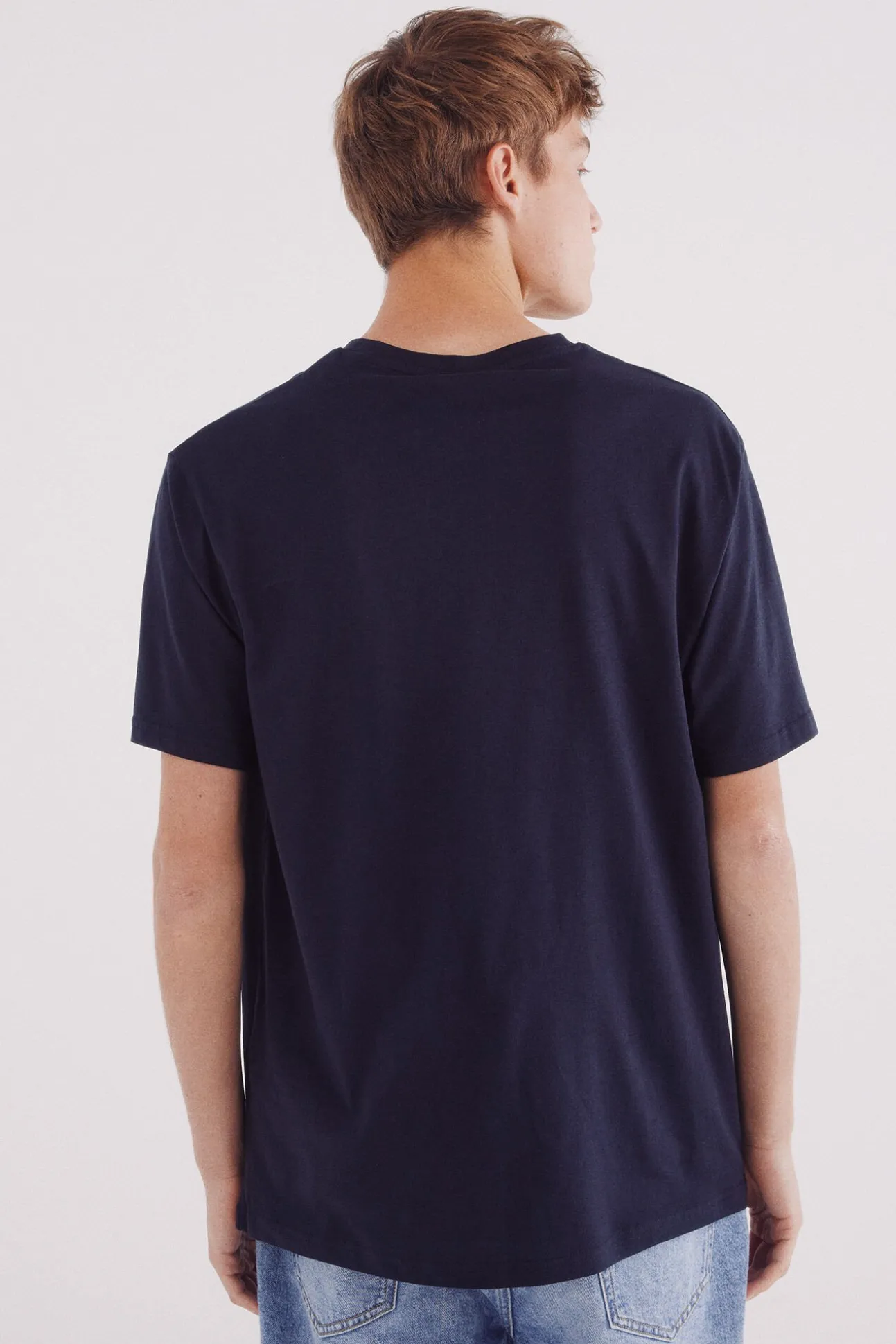 Camiseta básica com gola redonda