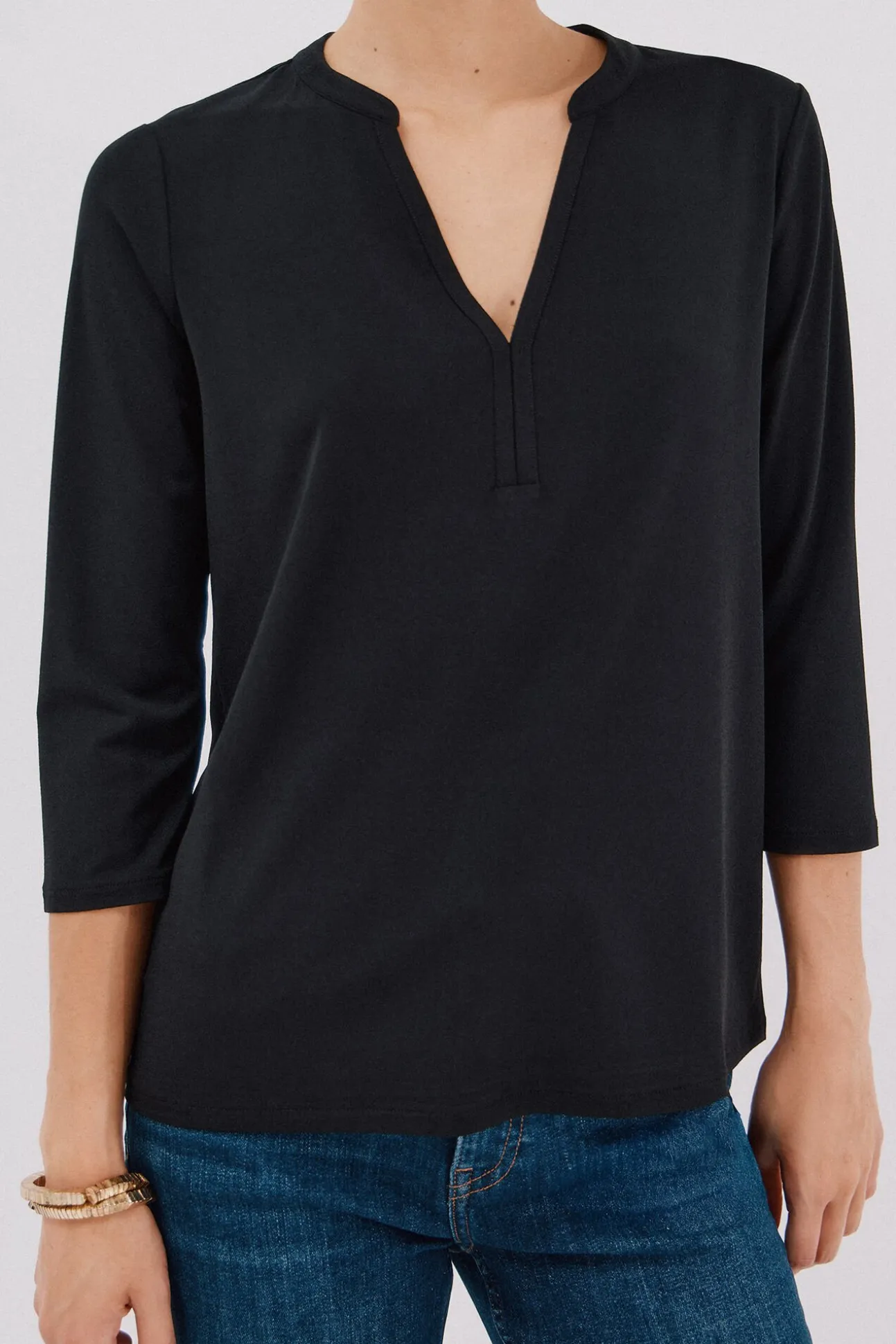 Camiseta básica decote mandarim