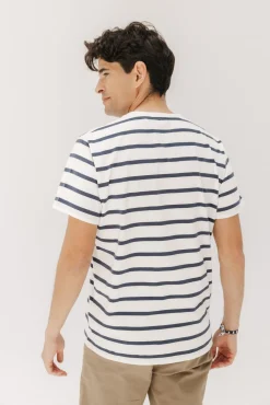Camiseta básica riscas bordado