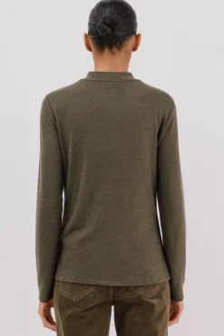 Camiseta com detalhe de strass