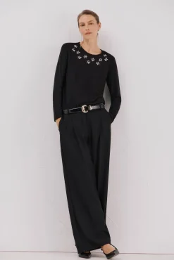 Camiseta com detalhes em strass