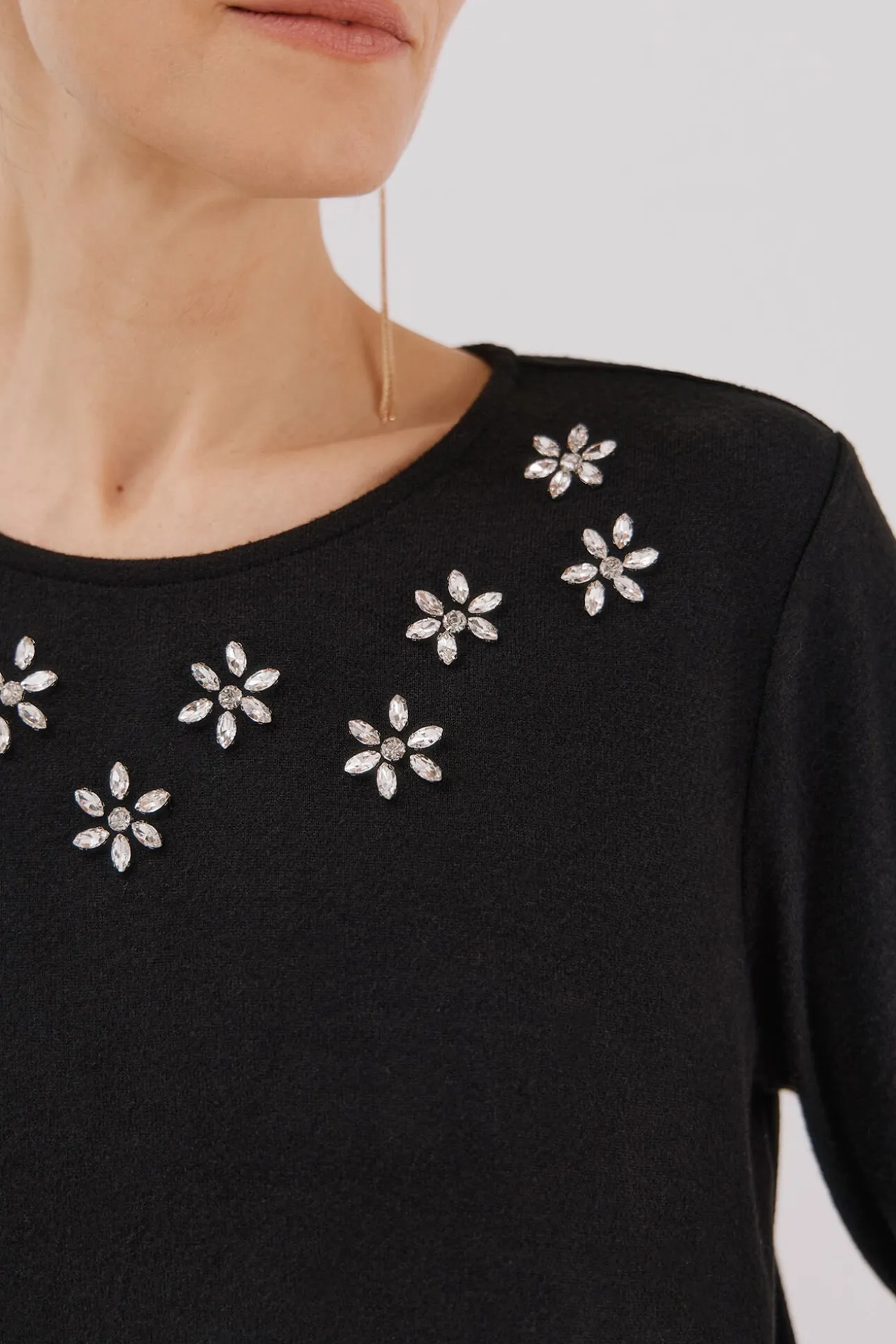 Camiseta com detalhes em strass