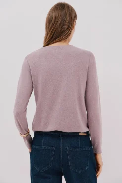 Camiseta com detalhes em strass