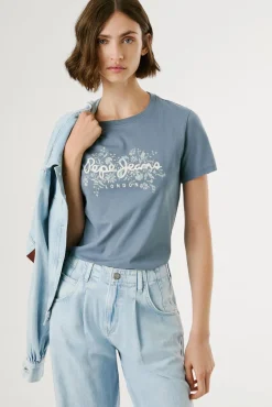Camiseta com estampa floral e logotipo