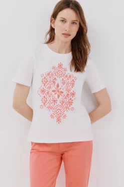 Camiseta com estampado posicional