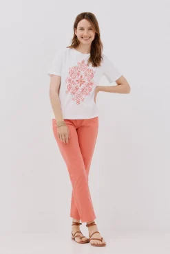 Camiseta com estampado posicional