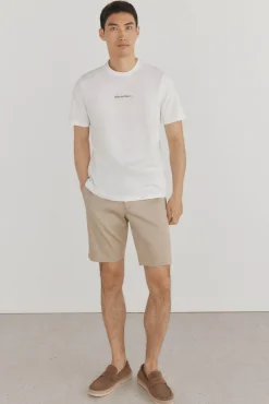 Camiseta com logo posicional