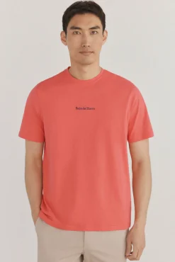 Camiseta com logo posicional