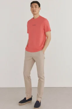 Camiseta com logo posicional
