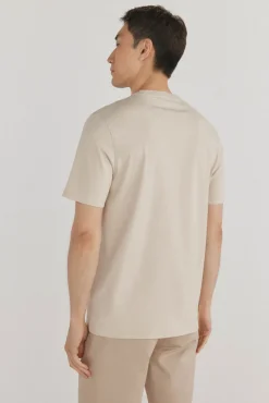 Camiseta com logo posicional