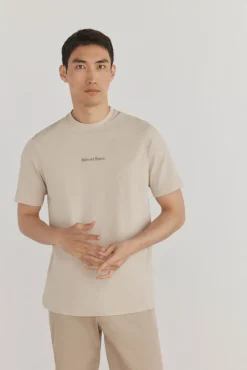 Camiseta com logo posicional