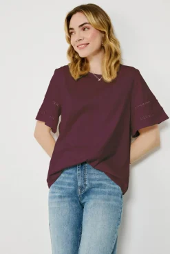 Camiseta de algodão orgânico com vazados