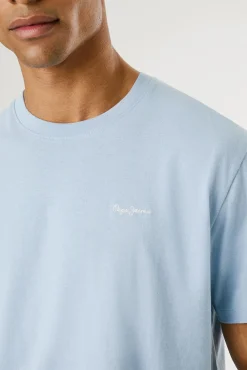 Camiseta de manga curta com logo bordado.