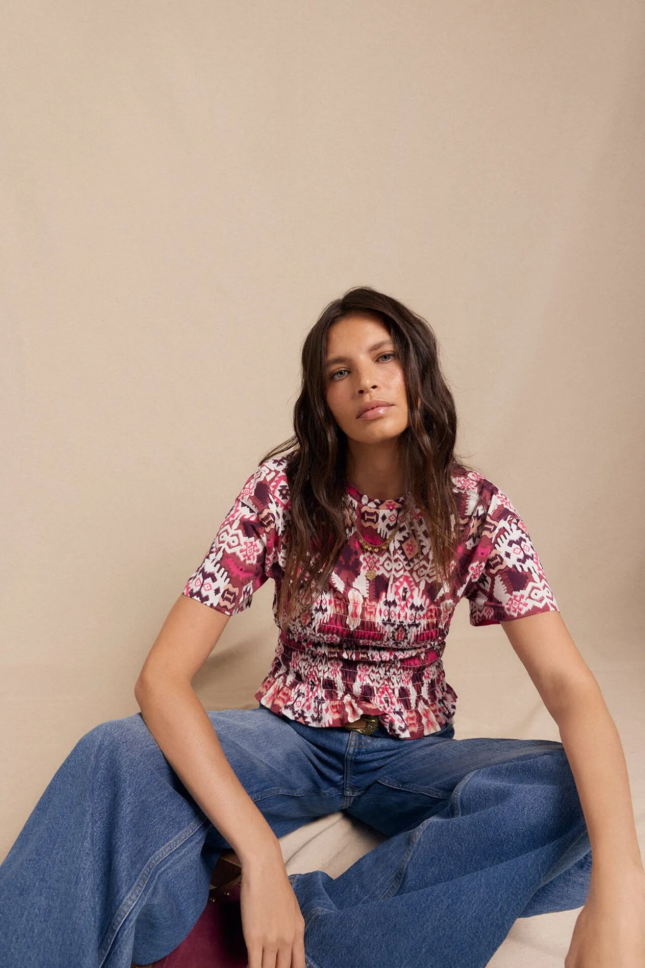 Camiseta estampada em favo de mel