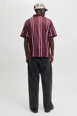 Camiseta estilo esportivo