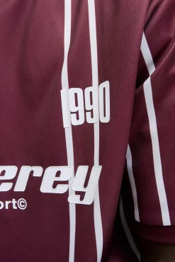 Camiseta estilo esportivo