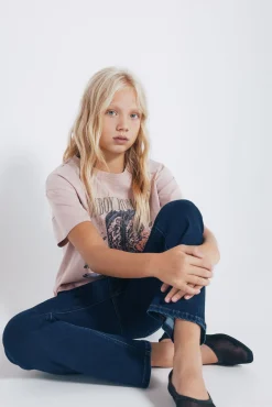 Camiseta feminina com botas de cowboy