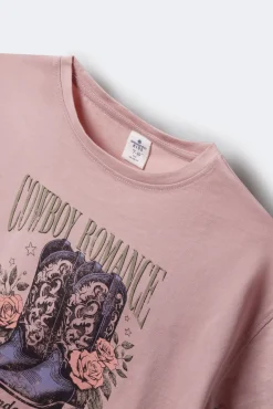 Camiseta feminina com botas de cowboy