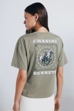 Camiseta gráfica ocidental