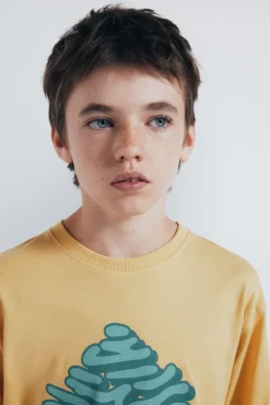 Camiseta manga comprida árvore amarela para meninos