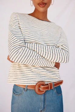 Camiseta riscas com gola canoa